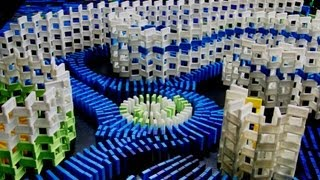 7,000 Dominos Make Vincent Van Gogh's <em>Starry Night</em> Even More Mesmerizing